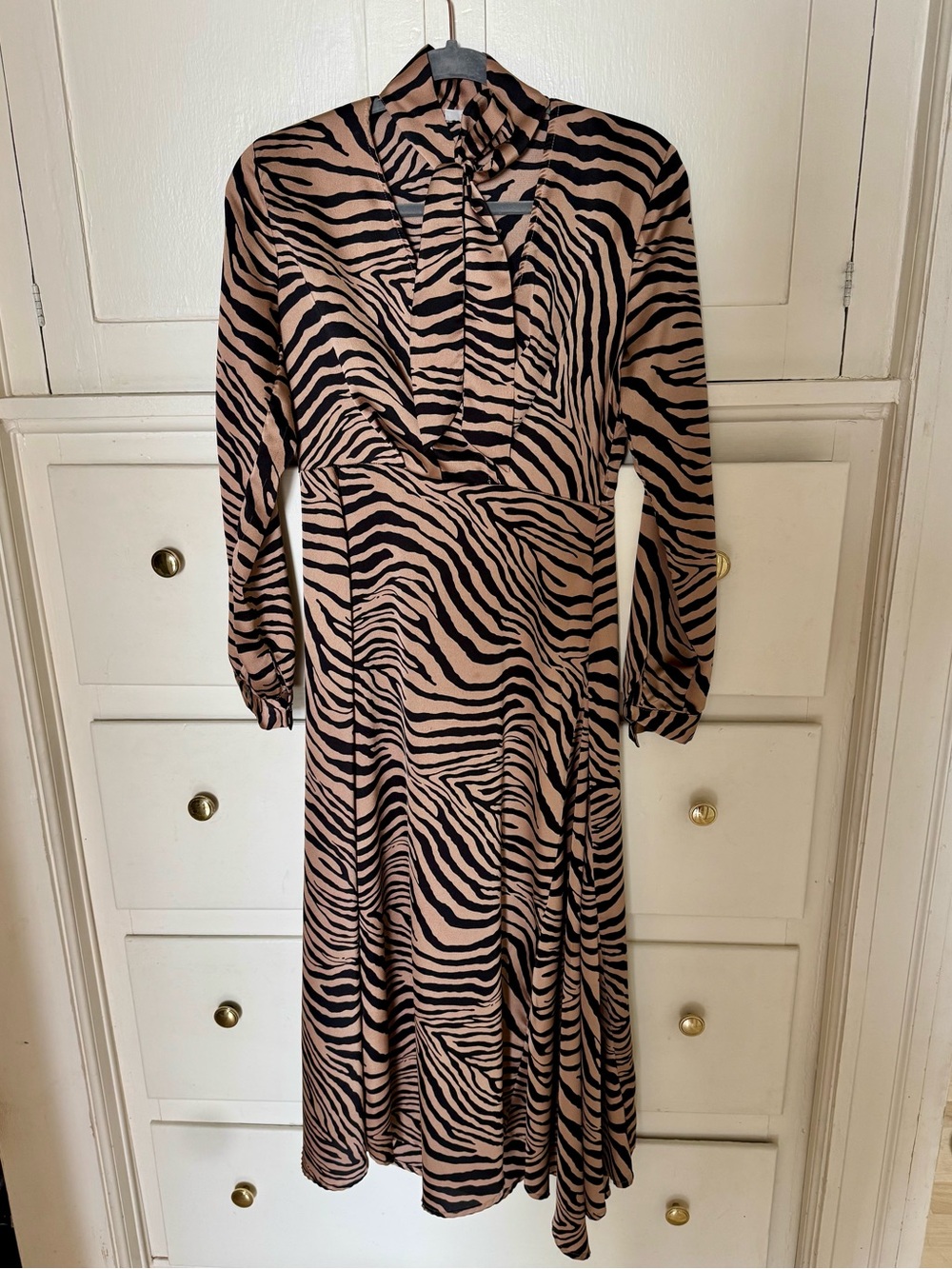 Lush Women's Tiger Print Tie-Neck Midi Dress in Beige and Black (S)